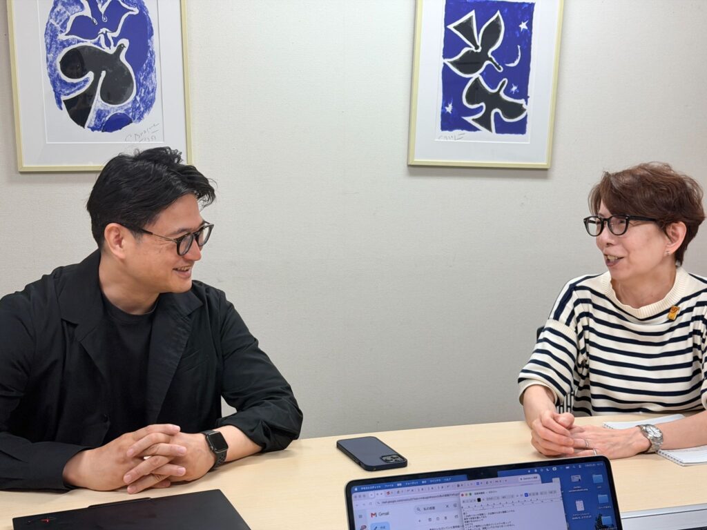 (右)「株式会社私の部屋リビング」広報担当 中村日代氏